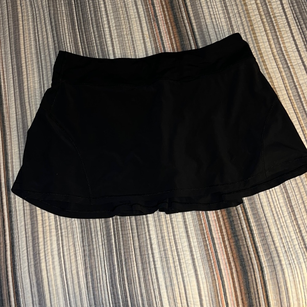 Worn 3 times LULULEMON skirt - size 10 TALL - black with a back pleat